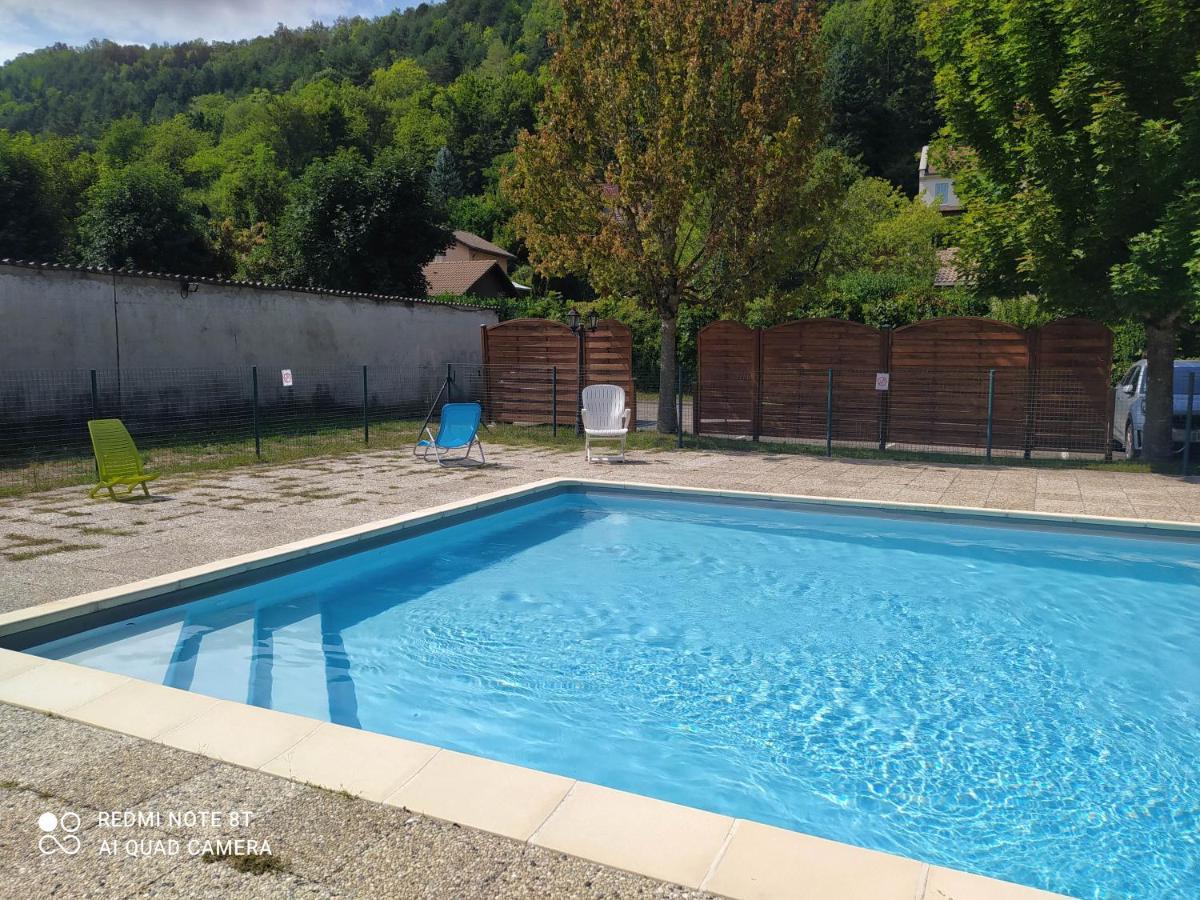 Joli Studio Au Centre D'Uriage Vaulnaveys-le-Haut Екстериор снимка